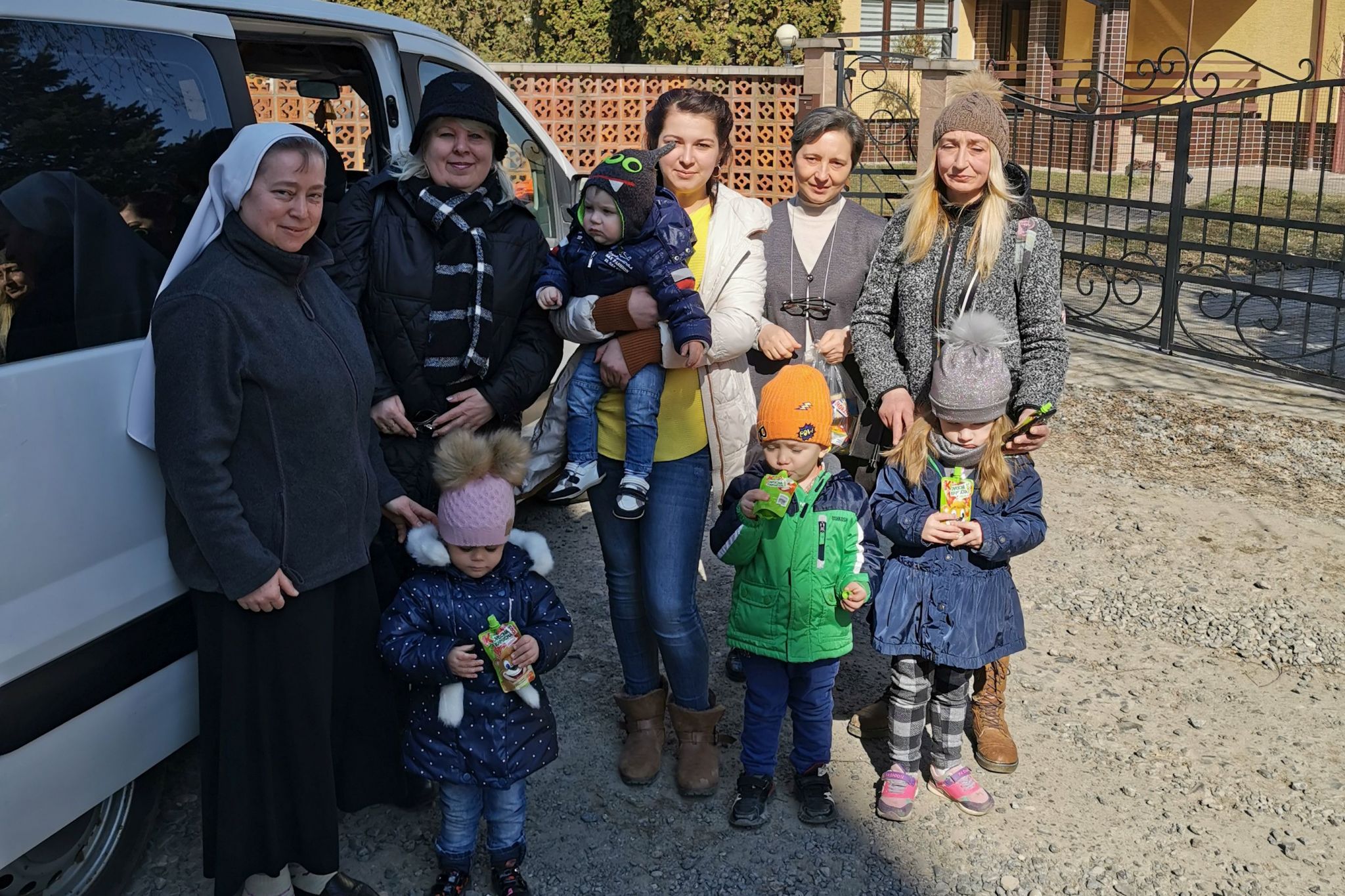 Sisters_Marietta_and_Xenia_with_some_of_our_guests_in_Uzhhorod_teaser.jpg