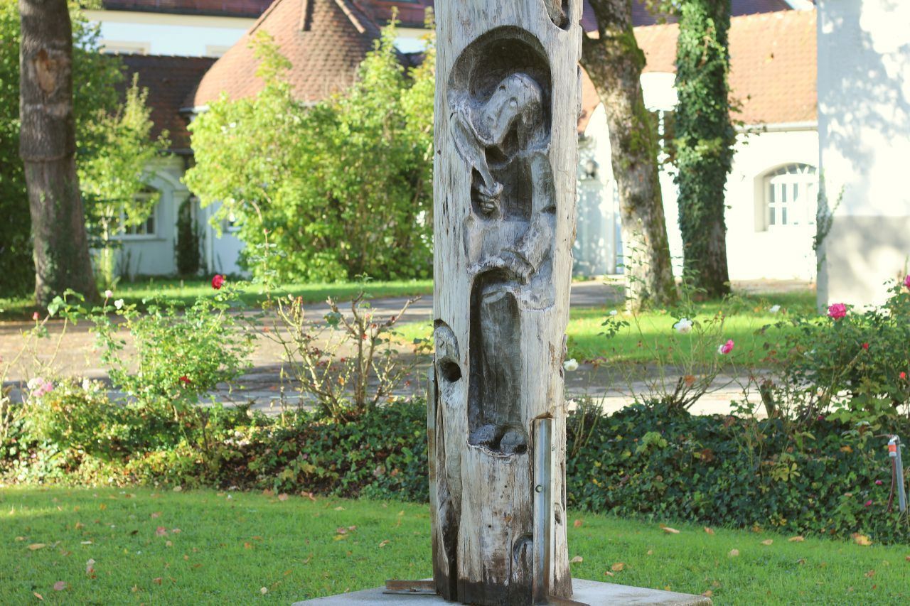 nymphenburg-stele-restauriert.jpg