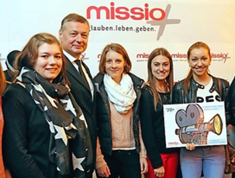 Schulklasse_aus_MWS_Regensburg_bei_missio.jpg