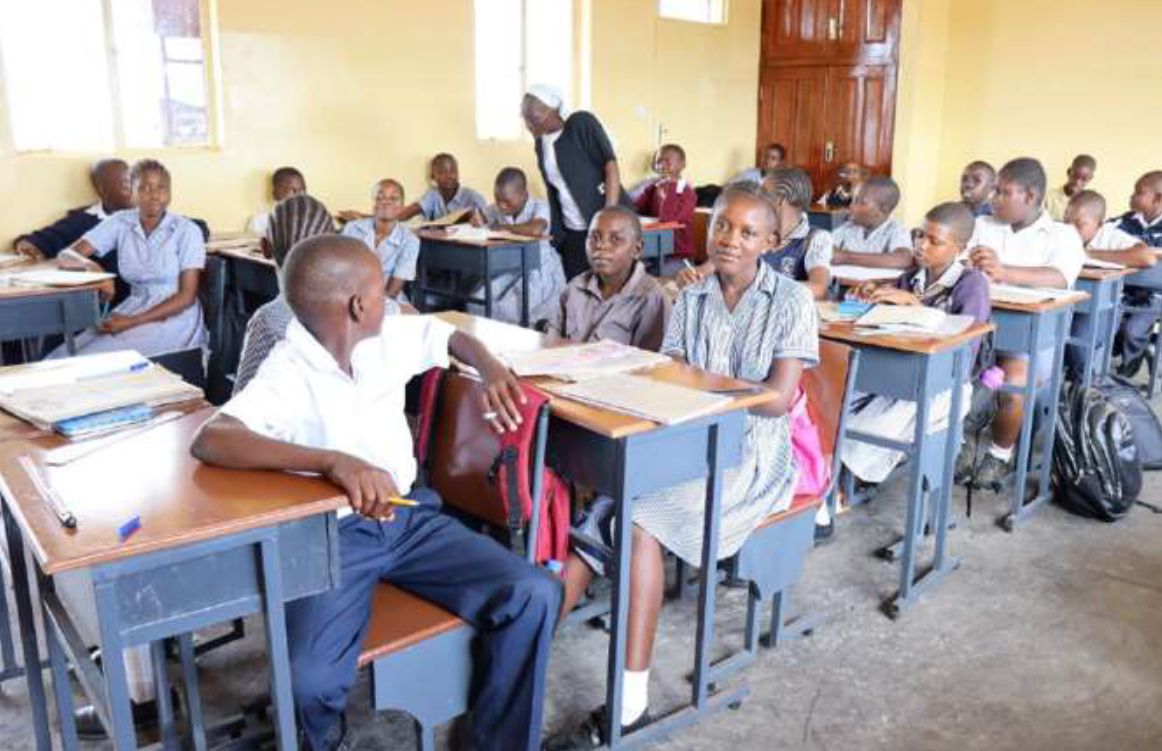 simbabwe-mary-ward-highschool-klasse.jpg