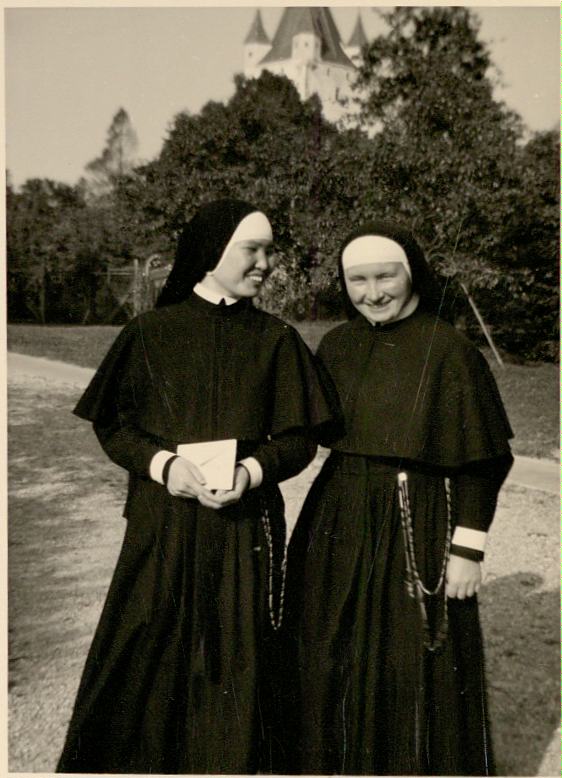 Sr.E.(links)_lehrKoreanisch_für_SrAnnaResch(rechts).jpg