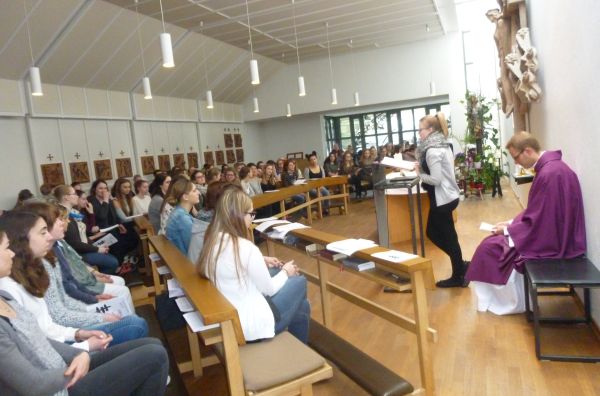 cj-eichstaett-gottesdienst-Maria-Ward-Fachschule.jpg