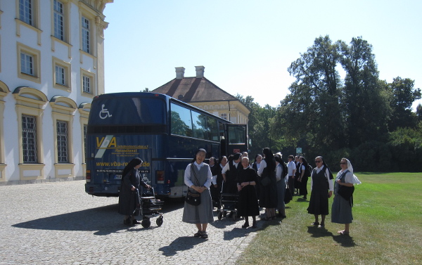 Nymphenburger_Schwestern_in_Untreschleissheim-web.jpg