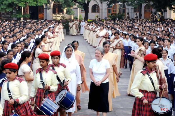 Sr. Jane Livesey bei einem Besuch in Indien.