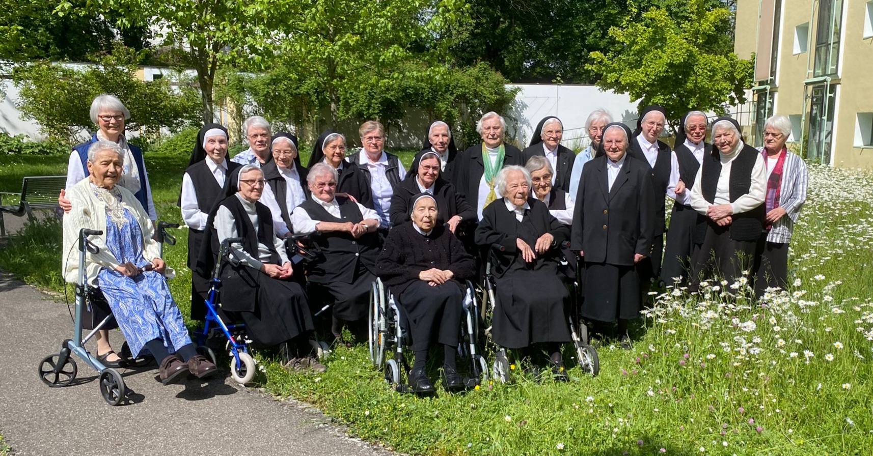 Neuburg-Gruppenfoto-Mai2024.jpg