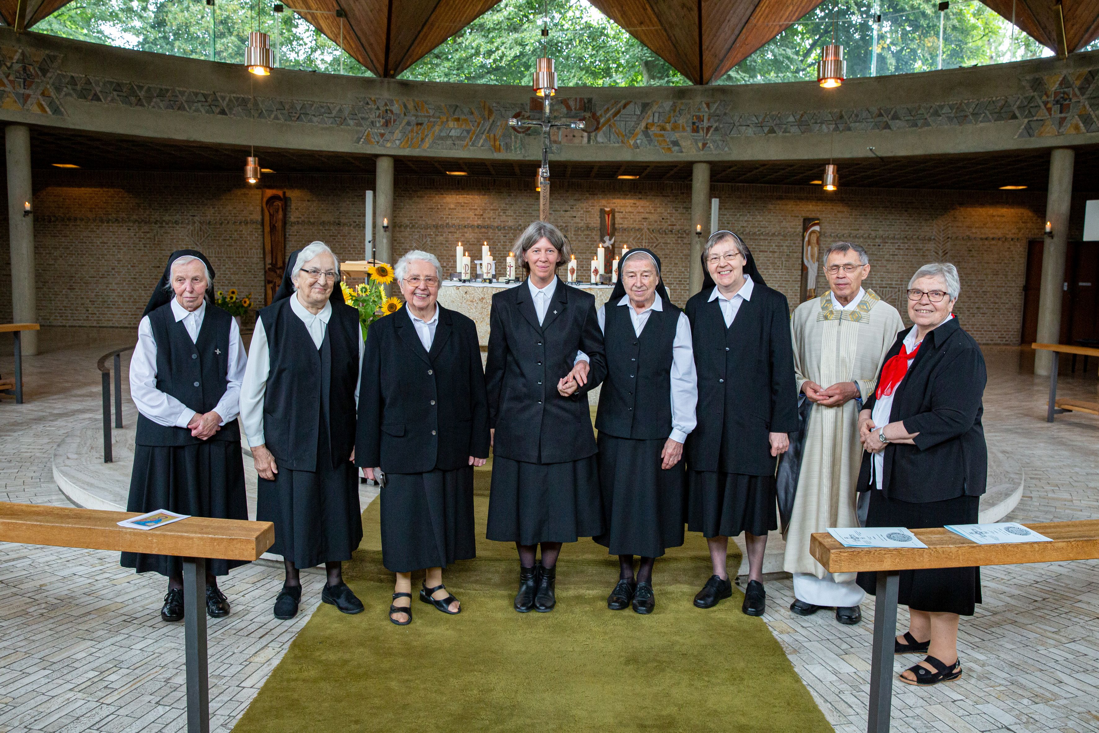 zwischenprofess-professjubilaen-gruppenfoto.jpg