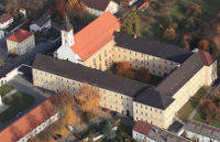 Osterhofen-Damenstift-Luftaufnahme.jpg