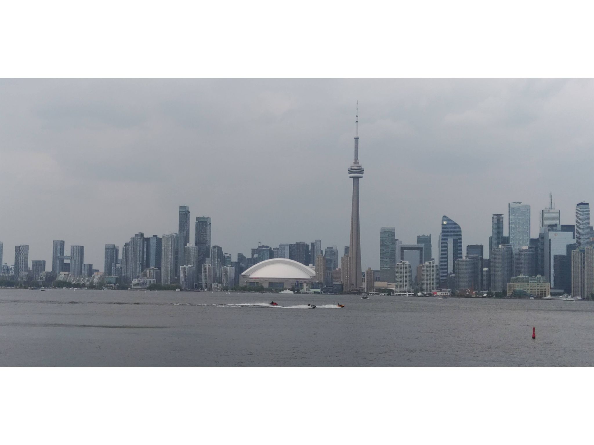 Ansicht von Toronto mit dem Wahrzeichen CN Tower_bearbeitet,jpg.jpg