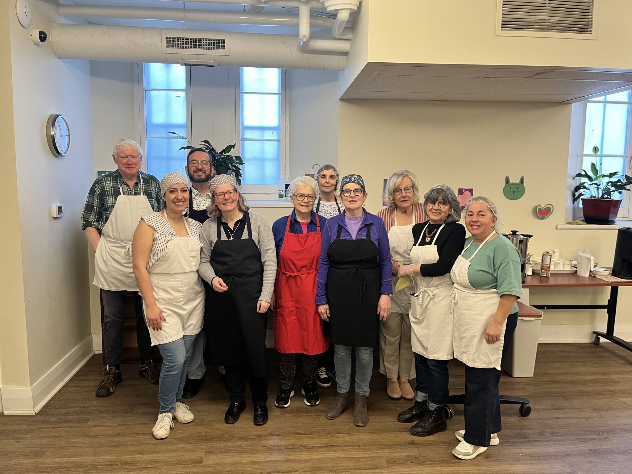 Gruppe aus der Pfarrei St Basils von der Essensausgabe_bearbeitet,jpg.jpg