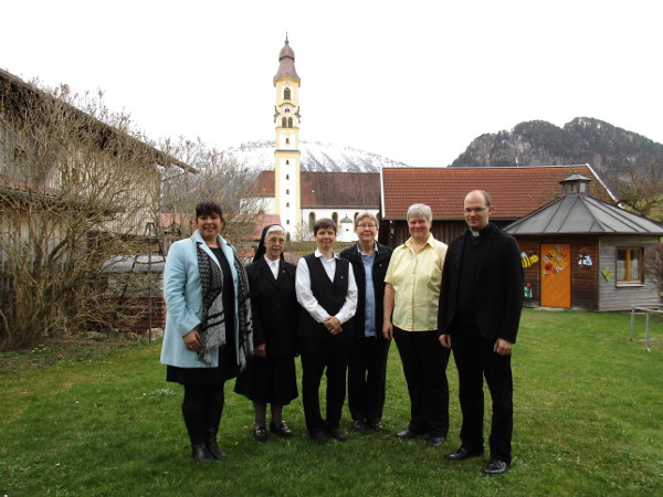 Schwestern-Einfuehrung-Haus-St-Hildegard_web2.jpg