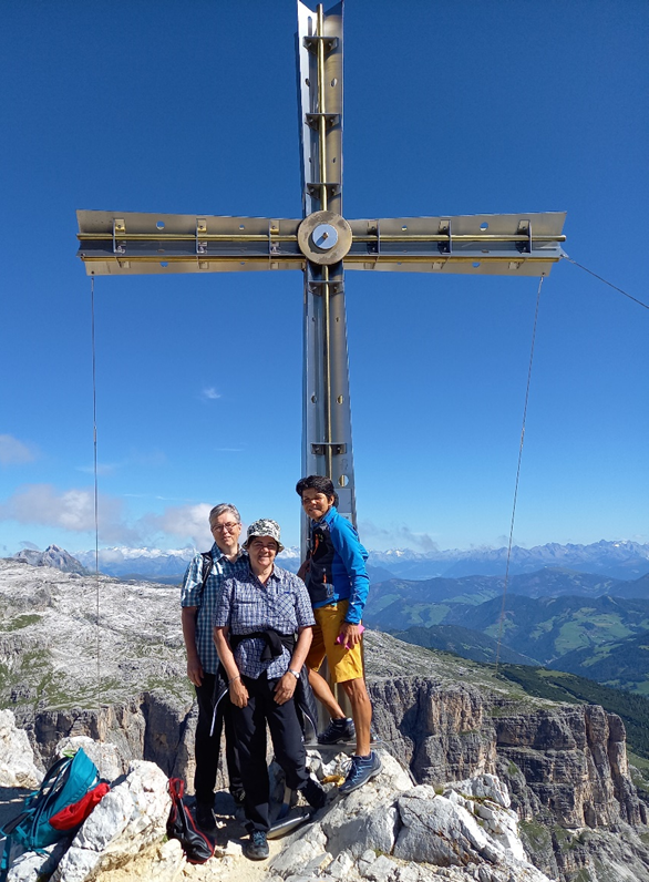 sommer-2020-wanderung-dolomiten-gipfelkreuz.png