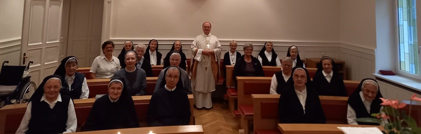 Die Schwestern in Meran mit Bischof Dr. Bertram Meier